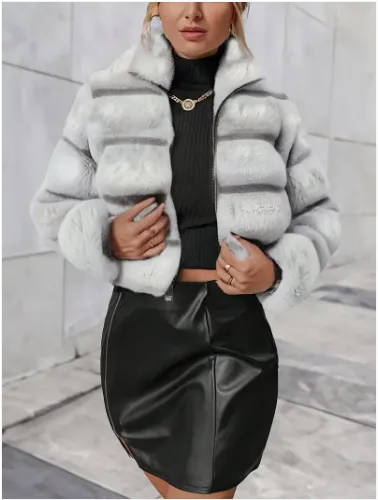 Alejandra - jacket in faux fur with zip fastening