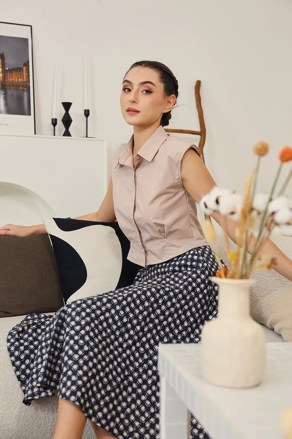 Amira Sleeveless Shirt in Apricot
