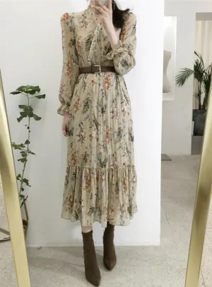 BerryBetty - Elegant V-Neck Floral Printed Flare Sleeve Dress