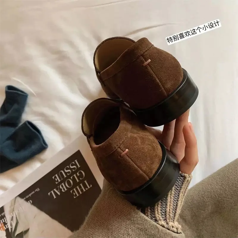 Brown suede moccasin for women