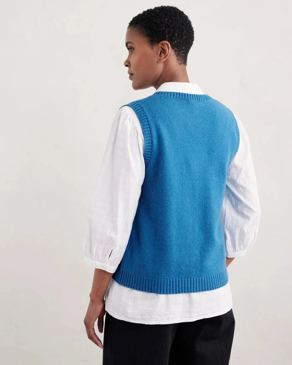 EAST VIEW VEST V-NECK - SAILBOATS