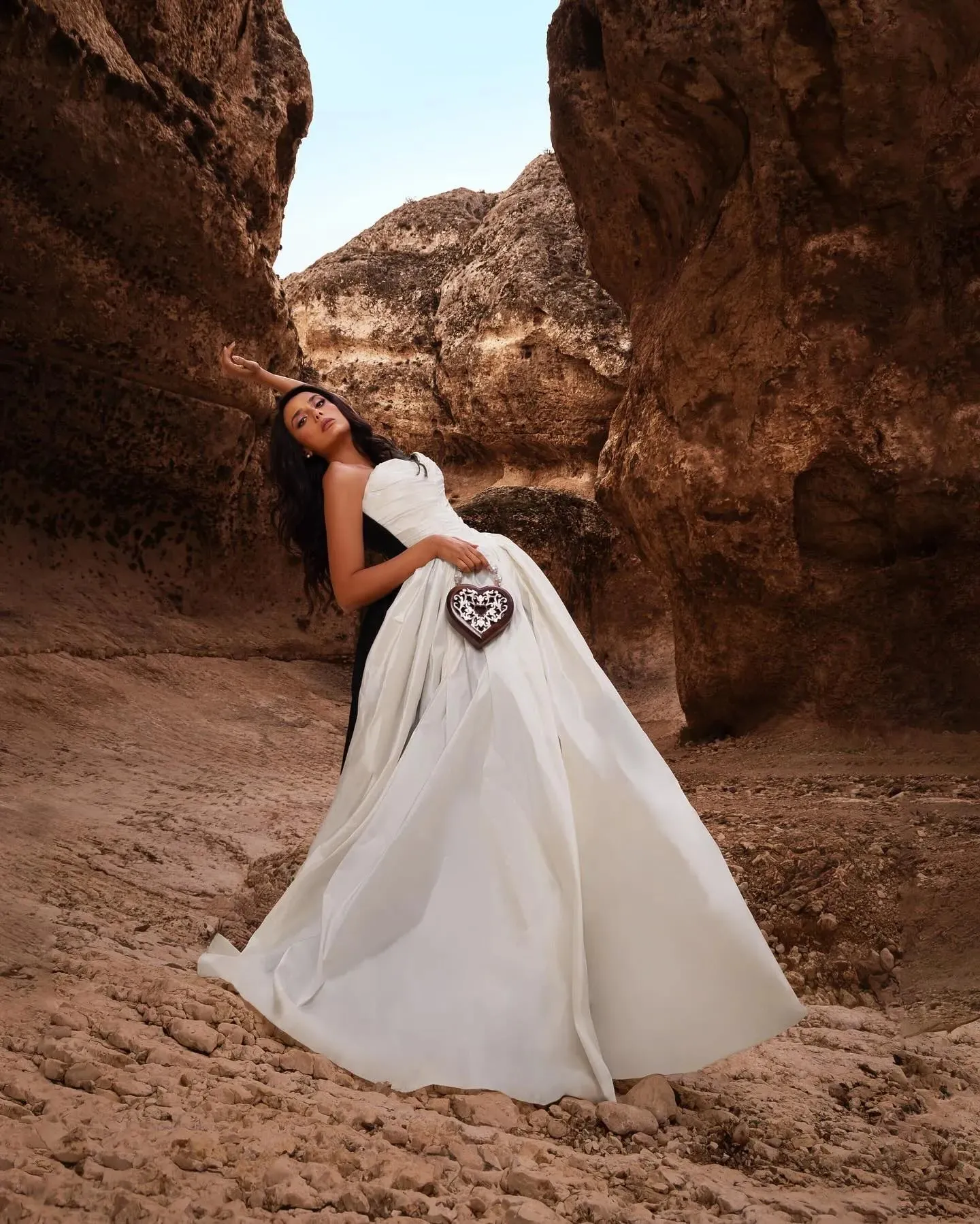 Elegant Strapless Sweetheart Black White Stain Evening Dresses Sexy A-Line Pleated Sleeveless Floor Length Ball Gowns