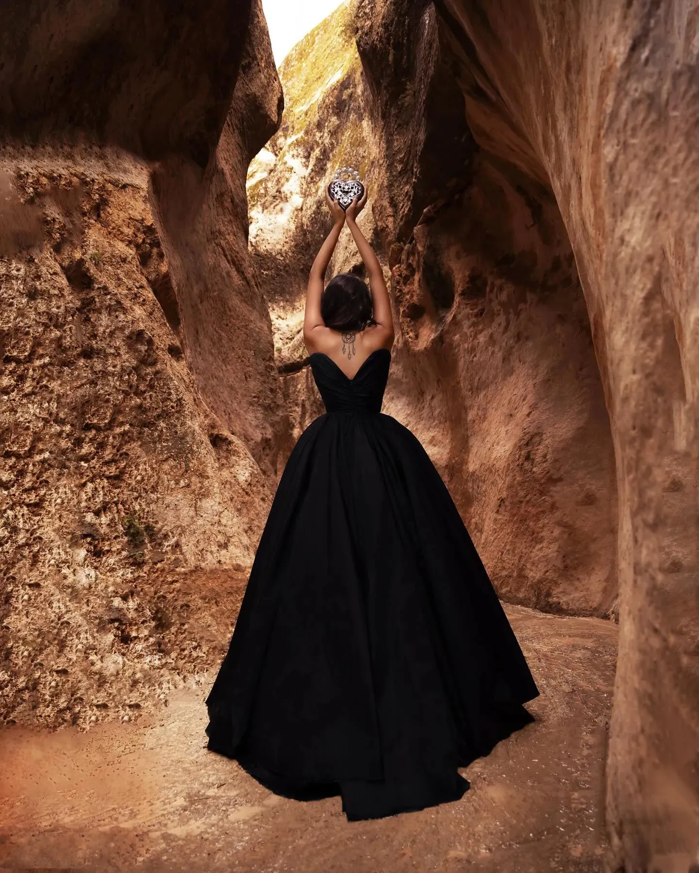 Elegant Strapless Sweetheart Black White Stain Evening Dresses Sexy A-Line Pleated Sleeveless Floor Length Ball Gowns