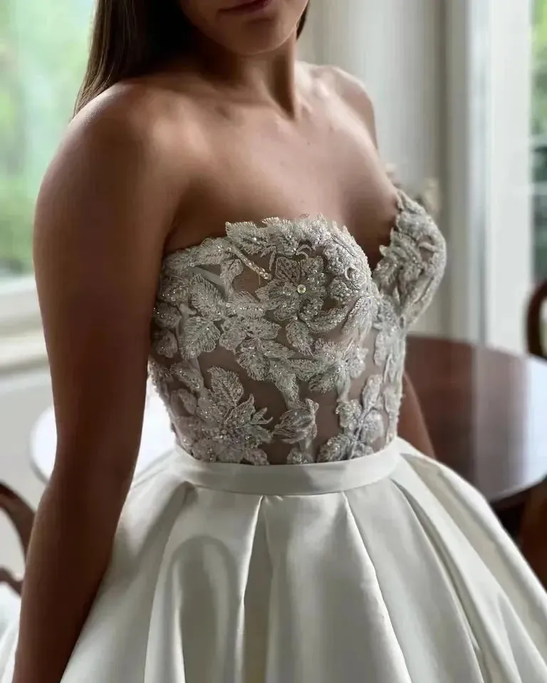 Elegant Wedding Dresses Ball Gown Sweetheart Satin Sleeveless Bridal Dress Beads Crystal Lace Satin Bride Gown Custom