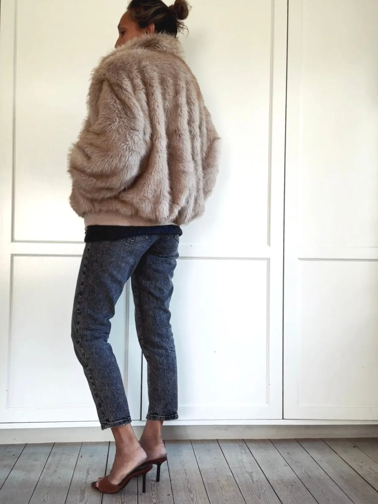 FAUX FUR SHORT JACKET - BEIGE