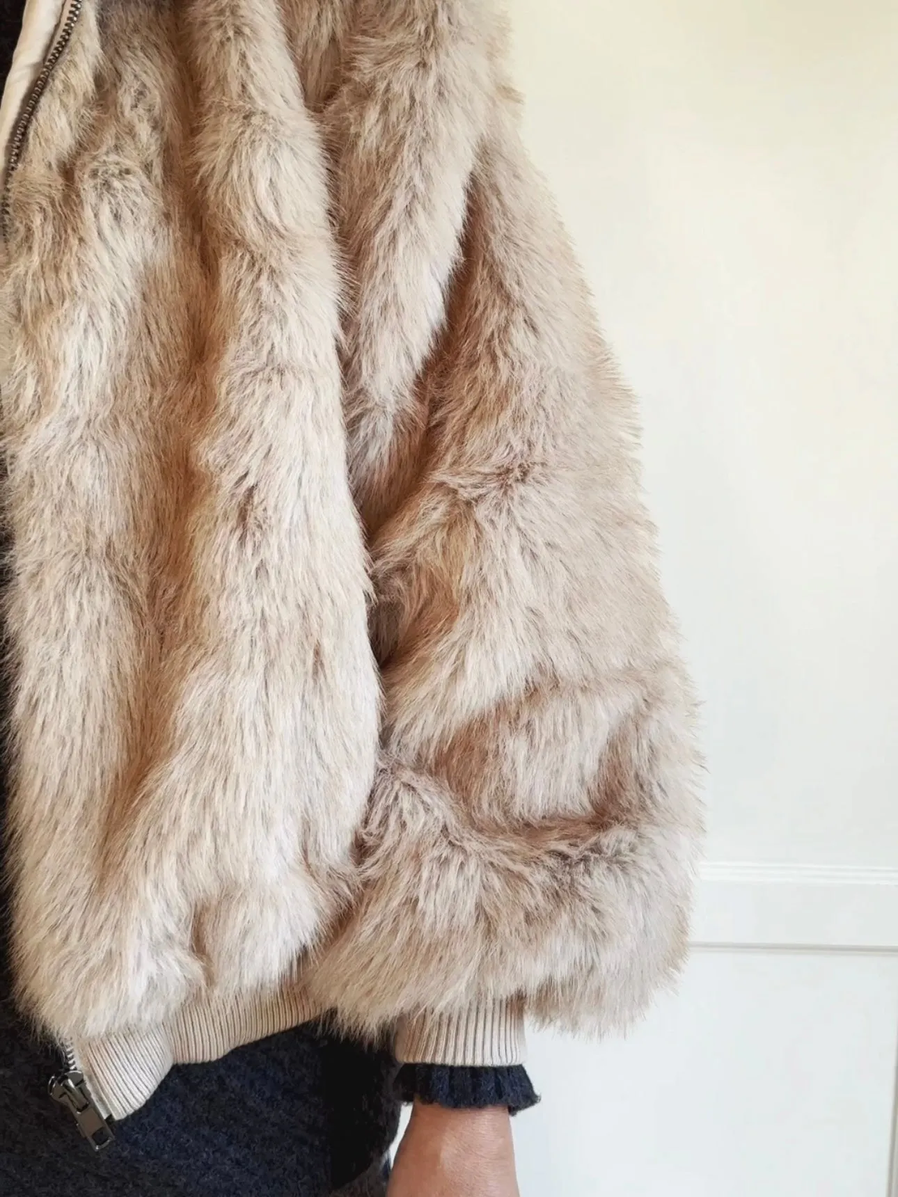 FAUX FUR SHORT JACKET - BEIGE