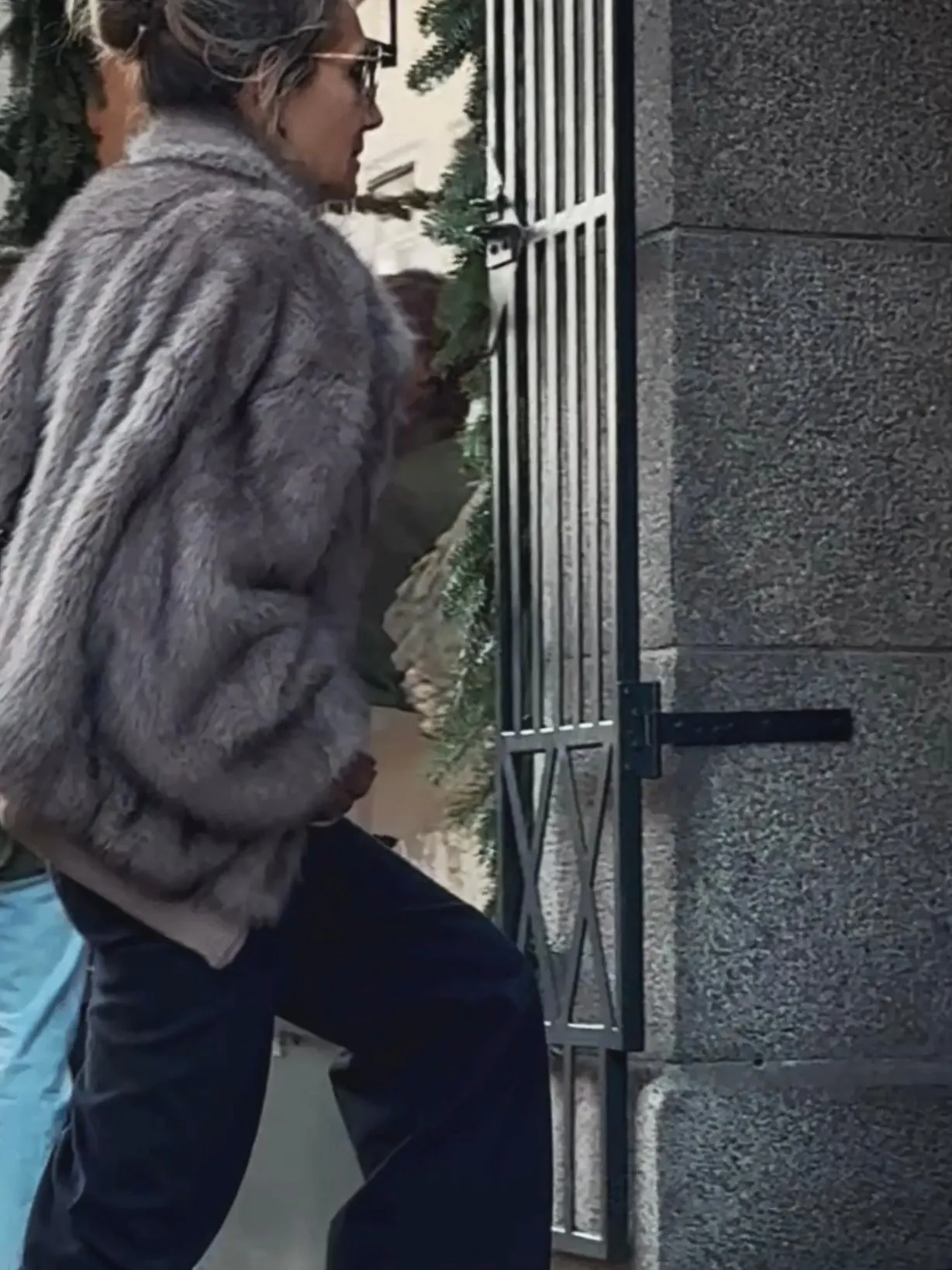 FAUX FUR SHORT JACKET - GREY