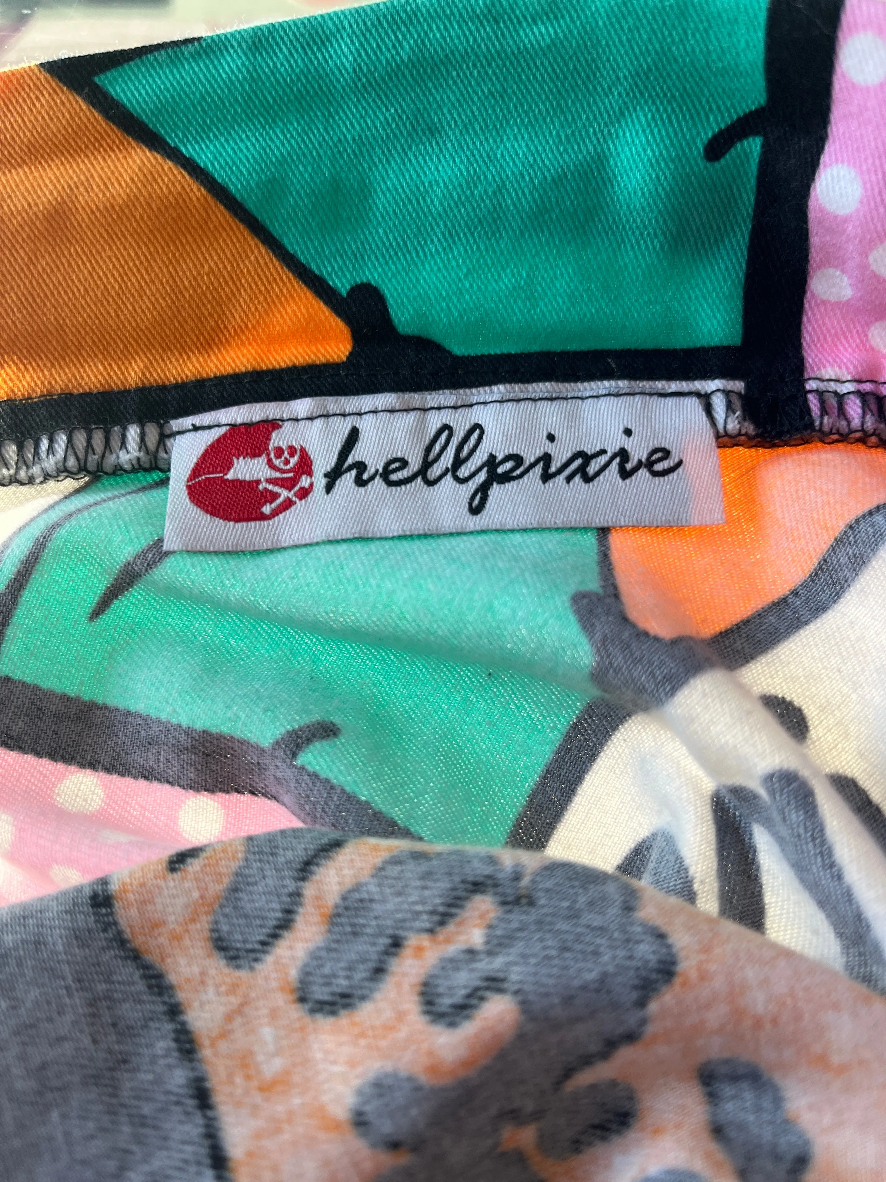 HELLPIXIE POP ART SKIRT SZ 22