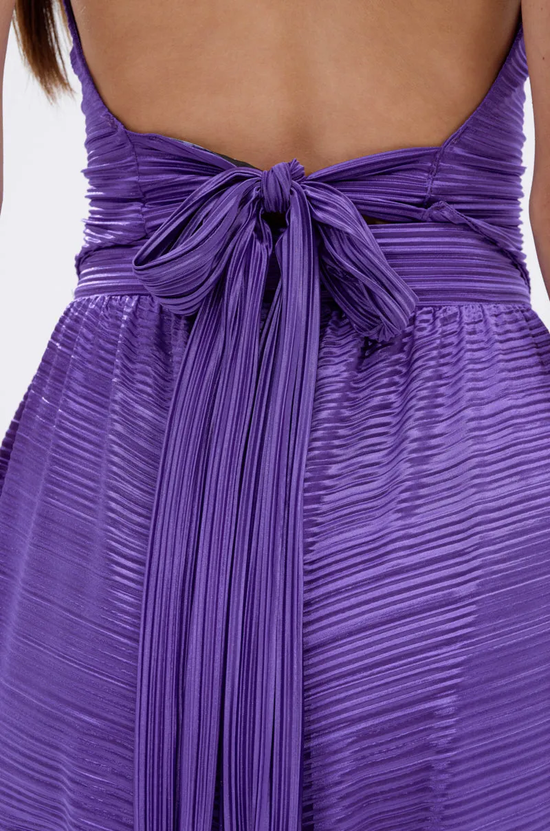 MAYAH COWL NECK PLISS SLEEVELESS TOP IN PURPLE