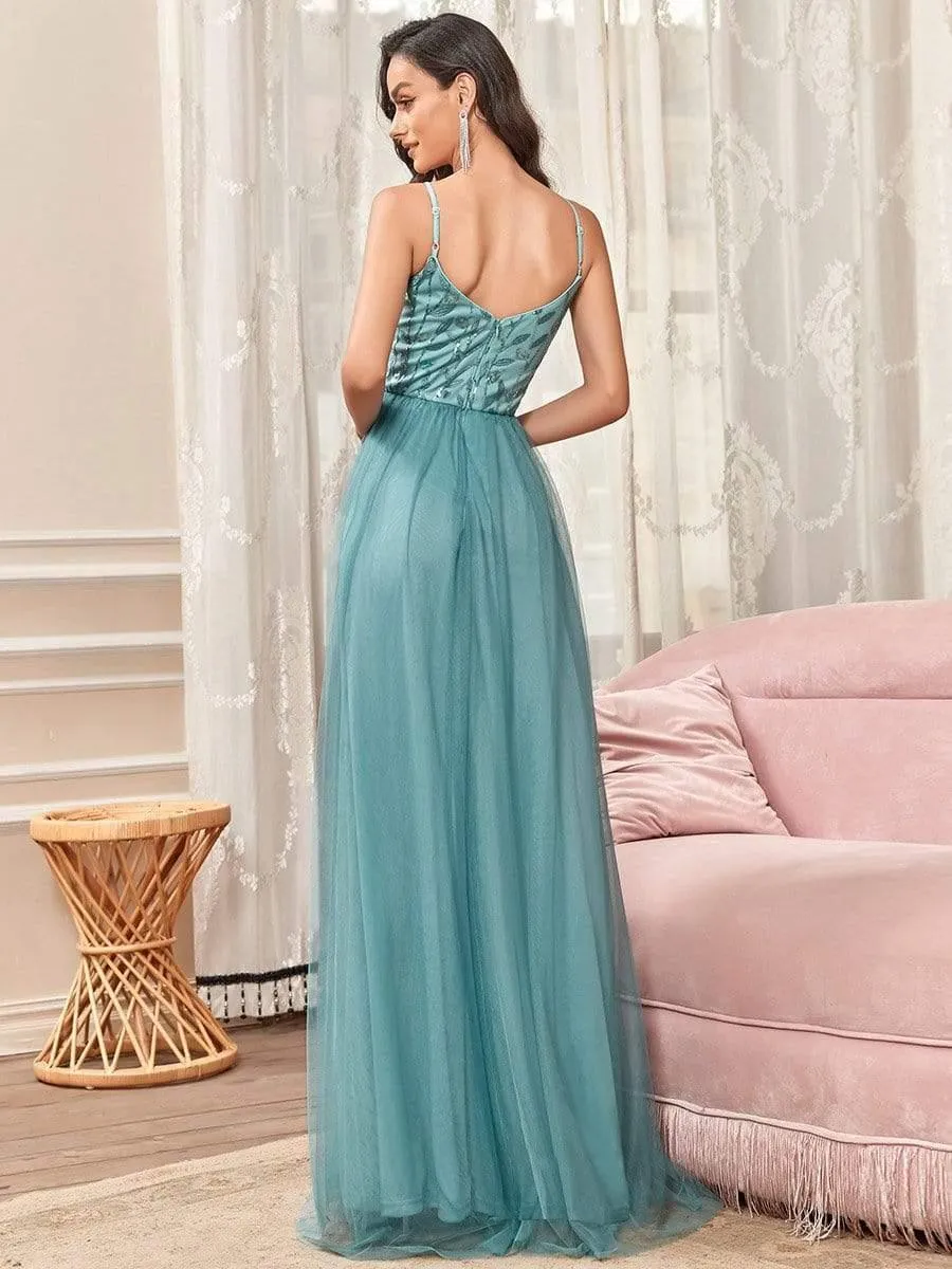 Robe de Bal en tulle à col en V et bretelles minces brodées au sol