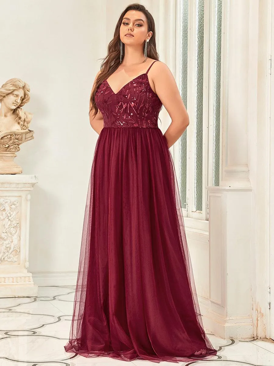 Robe de Bal en tulle à col en V et bretelles minces brodées au sol
