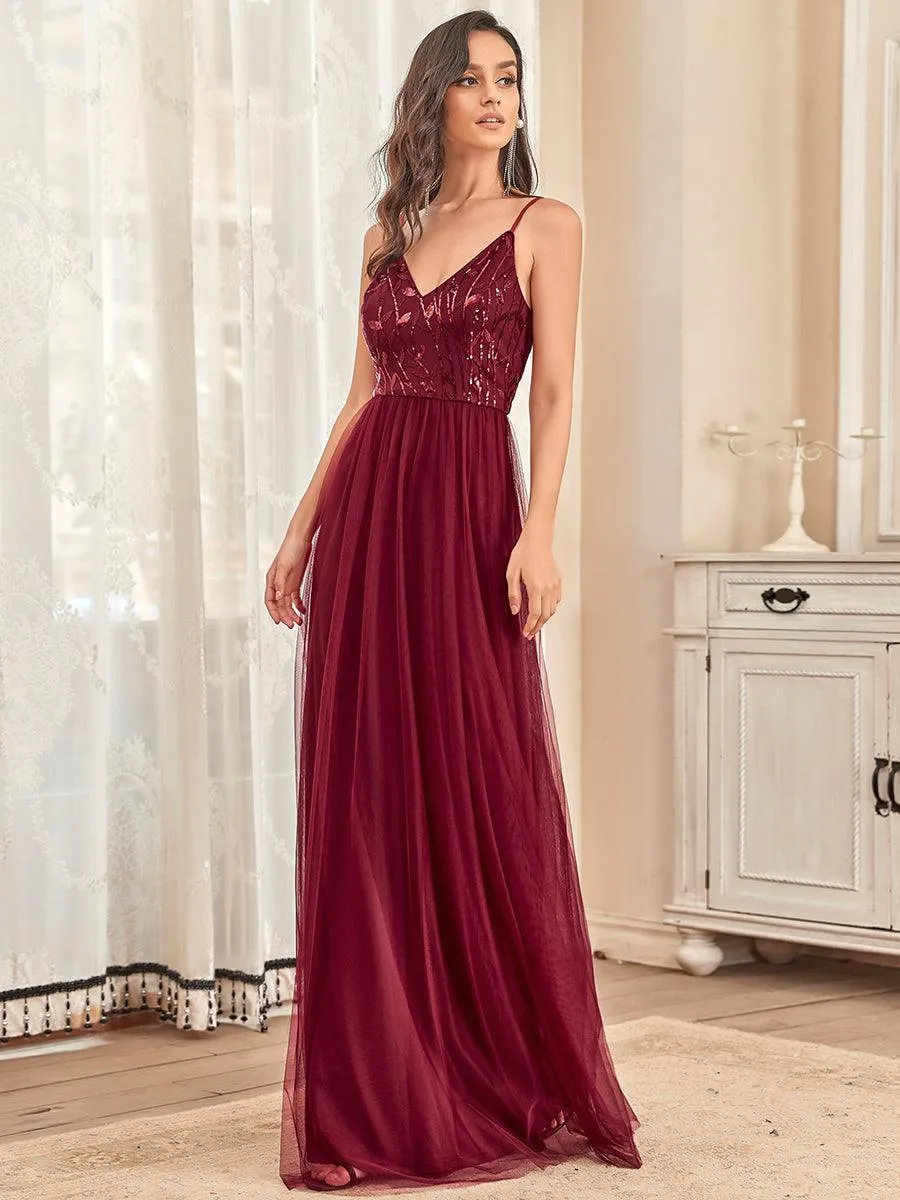 Robe de Bal en tulle à col en V et bretelles minces brodées au sol