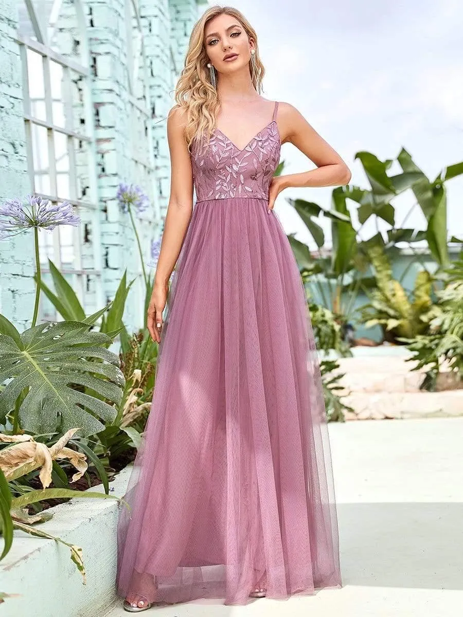 Robe de Bal en tulle à col en V et bretelles minces brodées au sol