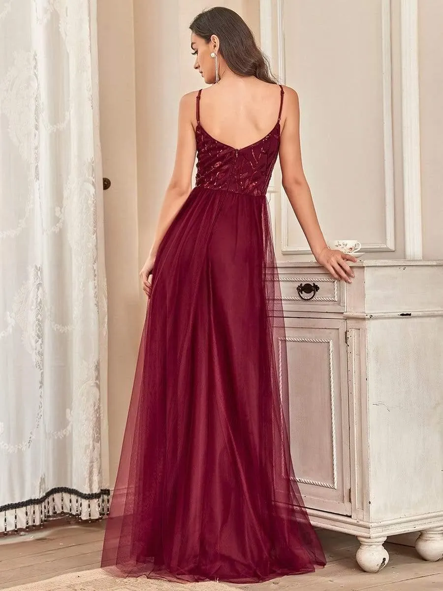 Robe de Bal en tulle à col en V et bretelles minces brodées au sol