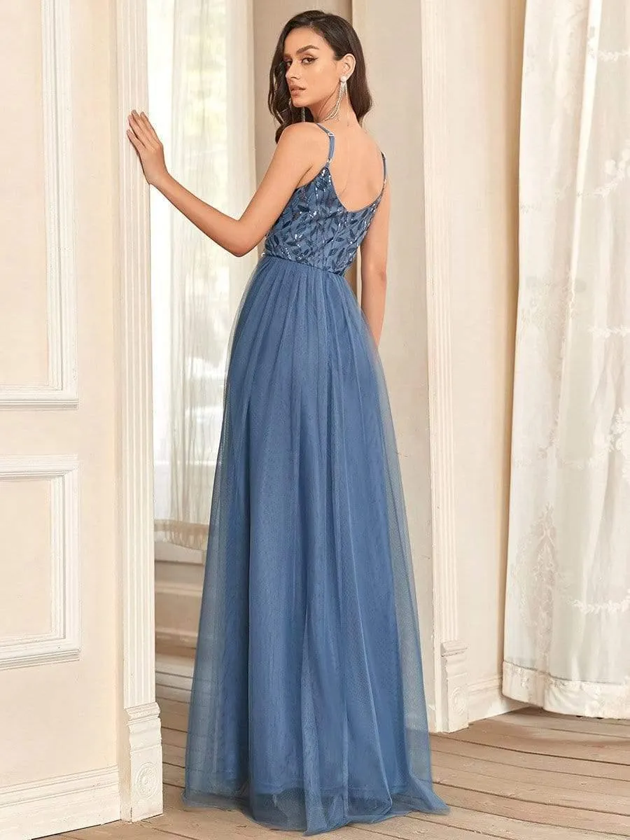 Robe de Bal en tulle à col en V et bretelles minces brodées au sol