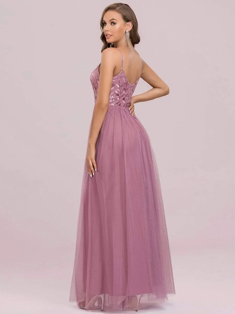 Robe de Bal en tulle à col en V et bretelles minces brodées au sol