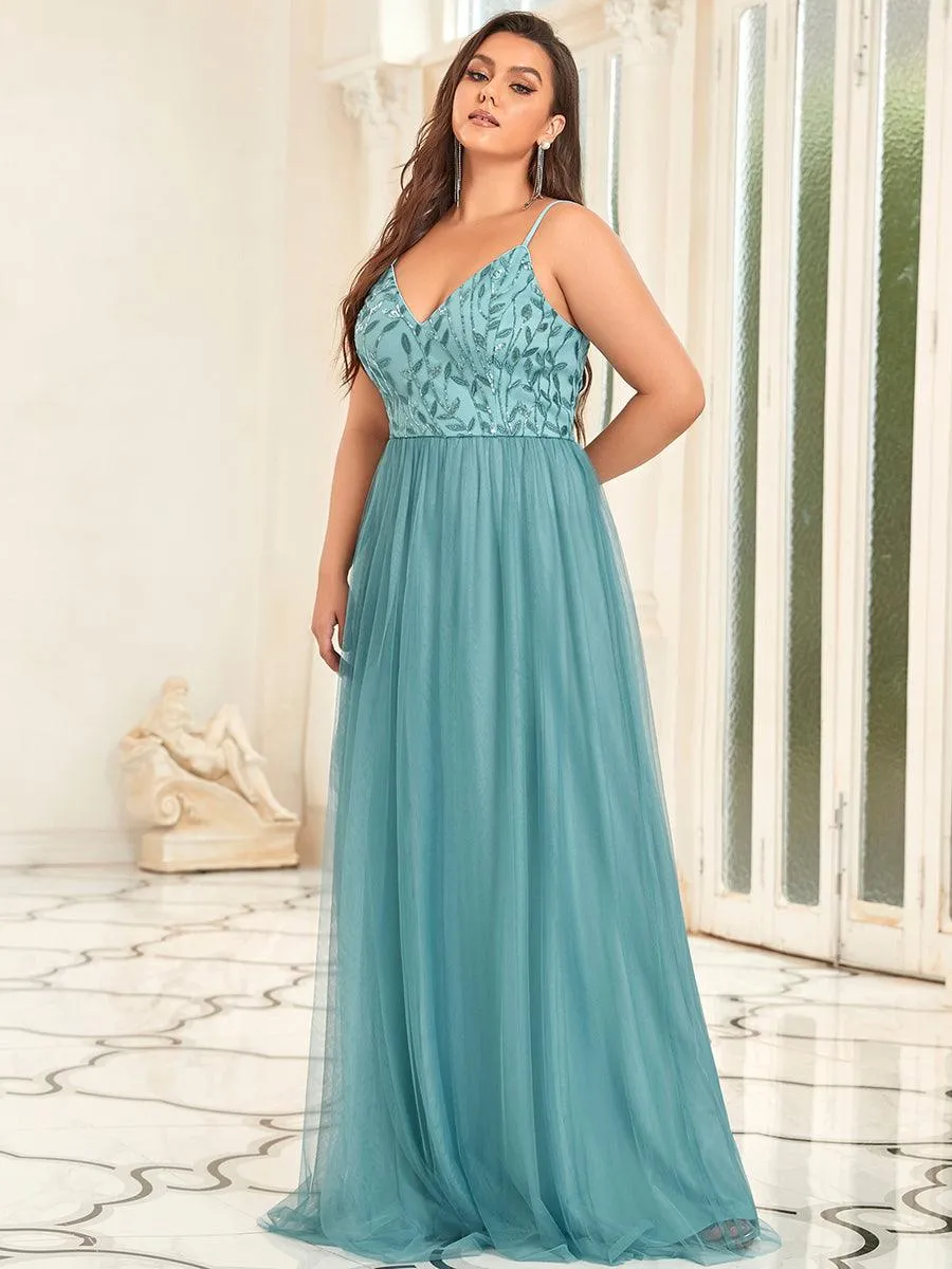 Robe de Bal en tulle à col en V et bretelles minces brodées au sol