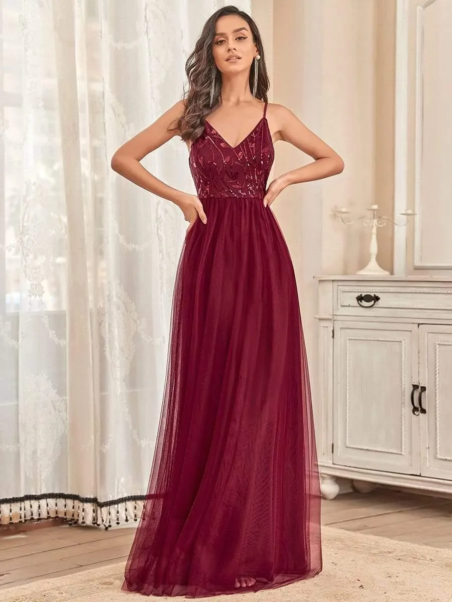 Robe de Bal en tulle à col en V et bretelles minces brodées au sol