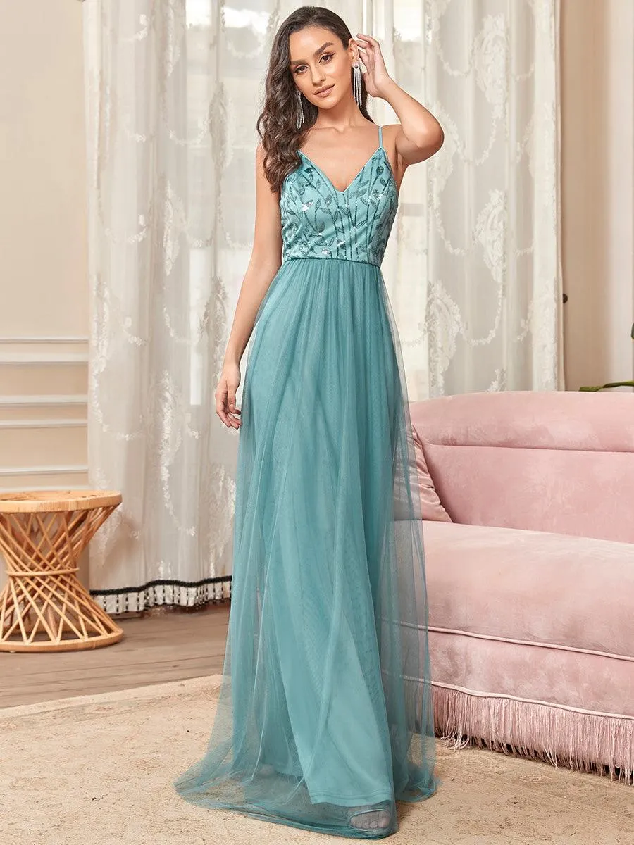 Robe de Bal en tulle à col en V et bretelles minces brodées au sol