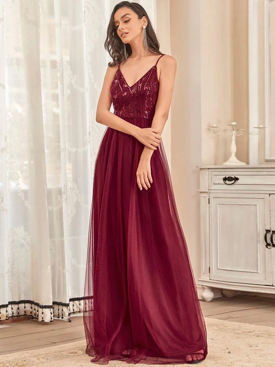 Robe de Bal en tulle à col en V et bretelles minces brodées au sol