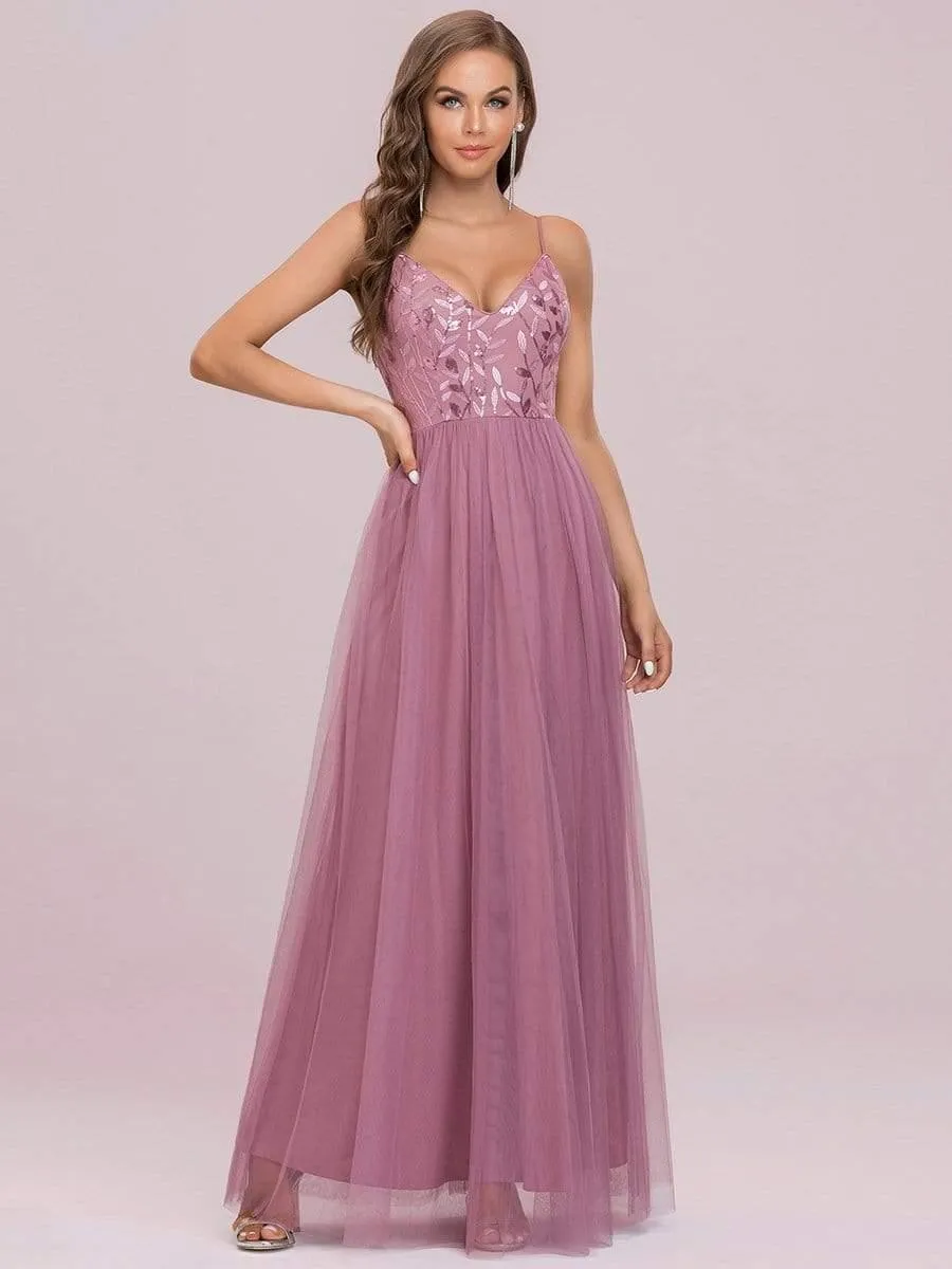 Robe de Bal en tulle à col en V et bretelles minces brodées au sol