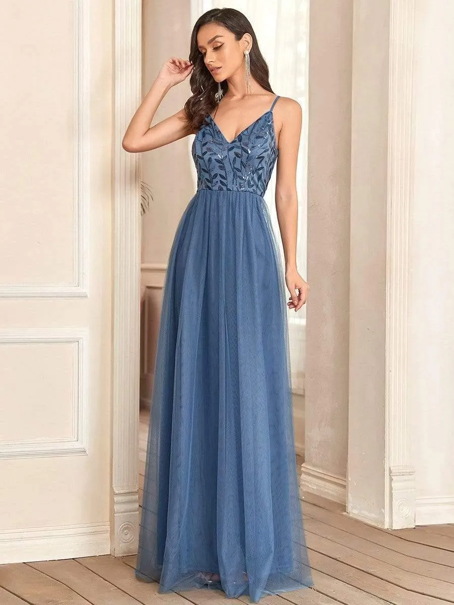 Robe de Bal en tulle à col en V et bretelles minces brodées au sol