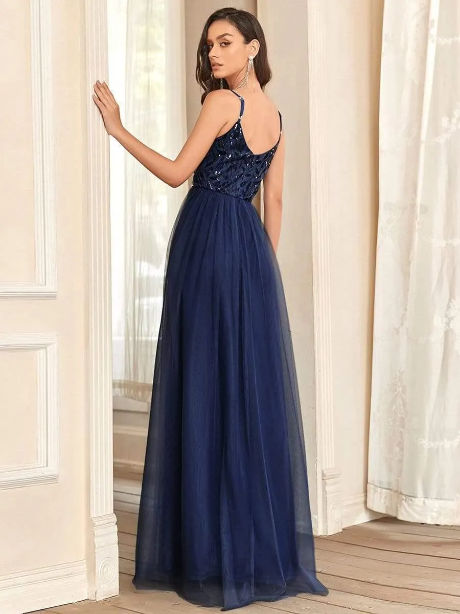 Robe de Bal en tulle à col en V et bretelles minces brodées au sol