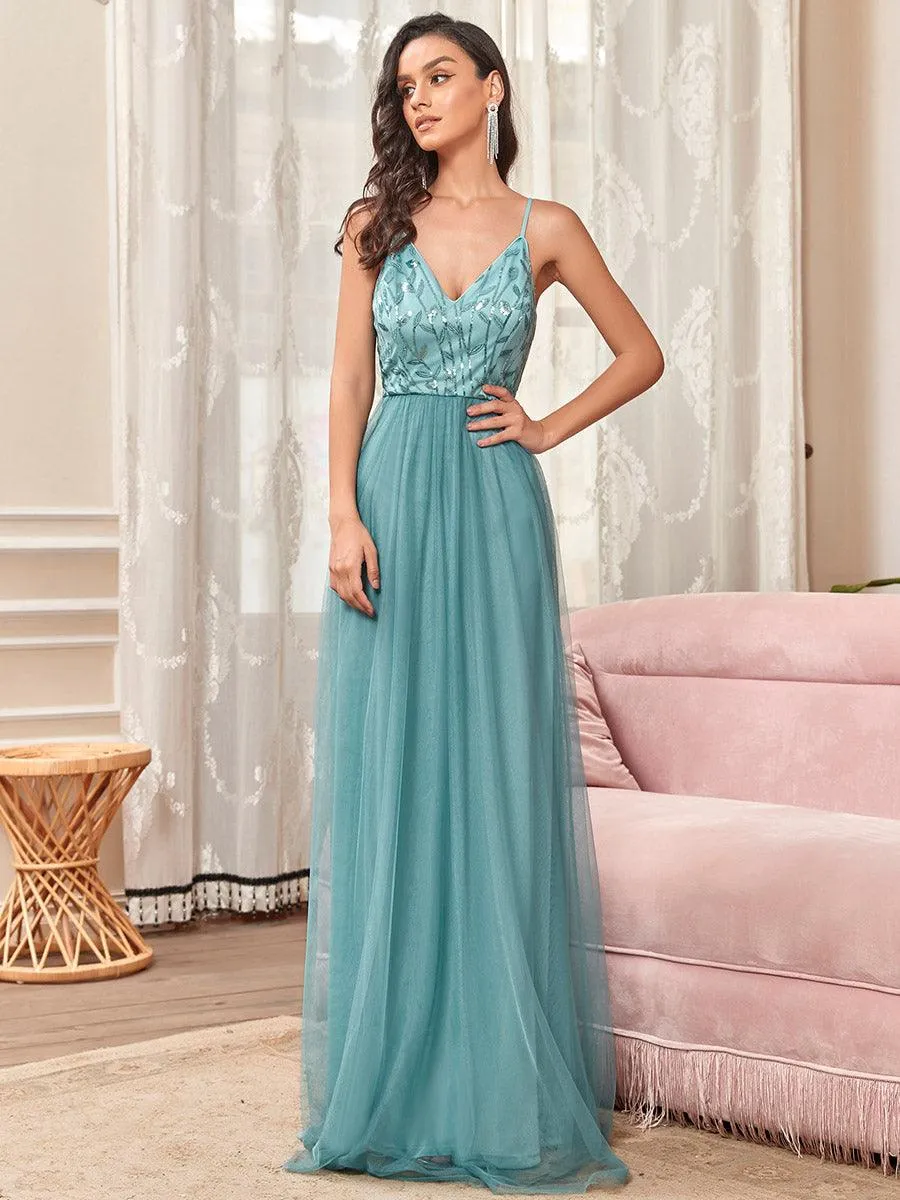 Robe de Bal en tulle à col en V et bretelles minces brodées au sol