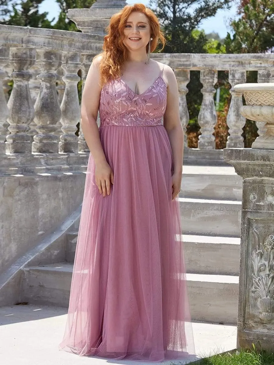 Robe de Bal en tulle à col en V et bretelles minces brodées au sol