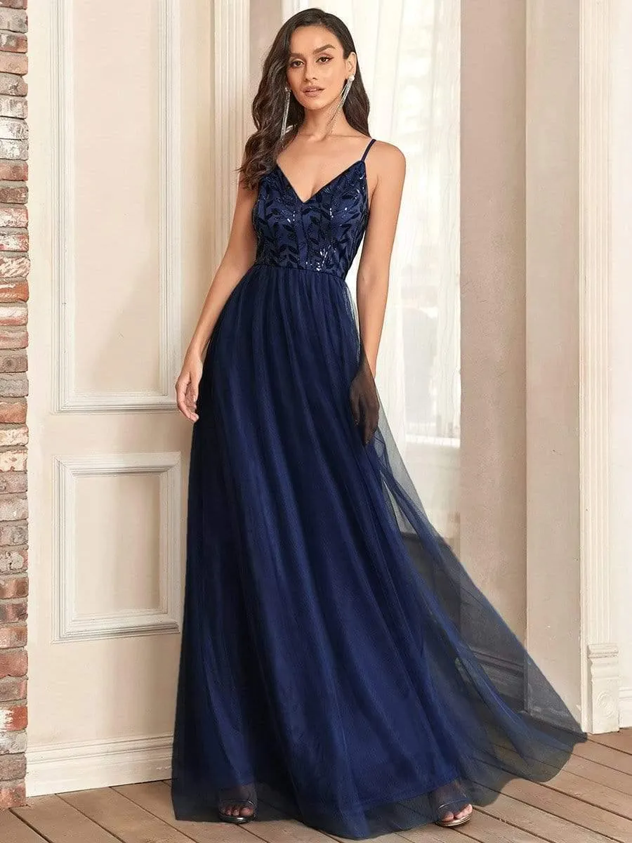 Robe de Bal en tulle à col en V et bretelles minces brodées au sol