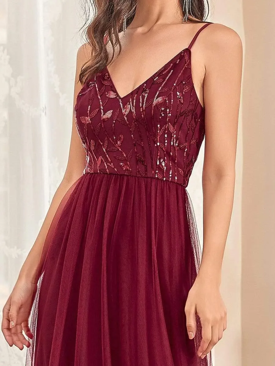 Robe de Bal en tulle à col en V et bretelles minces brodées au sol