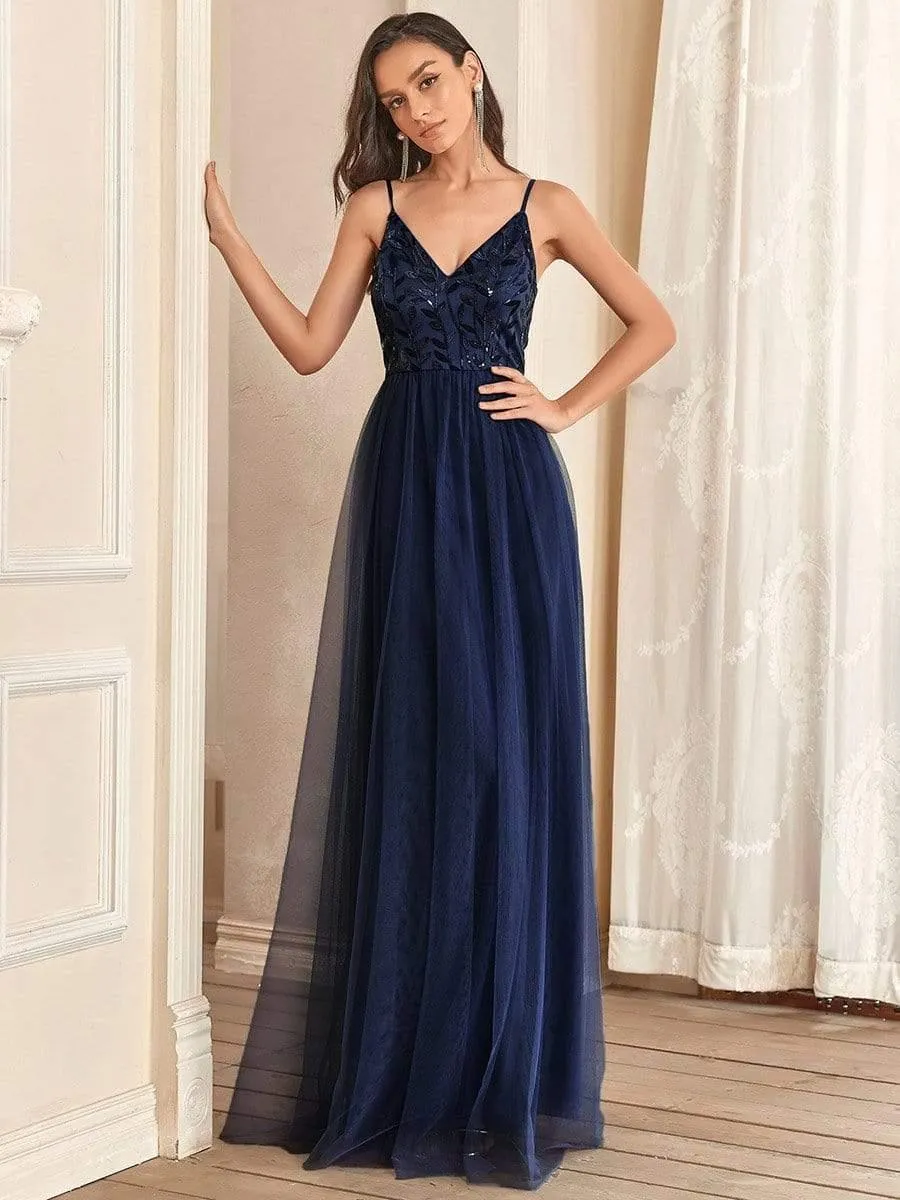 Robe de Bal en tulle à col en V et bretelles minces brodées au sol