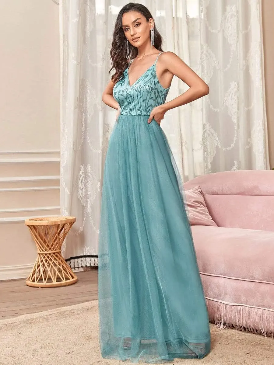 Robe de Bal en tulle à col en V et bretelles minces brodées au sol