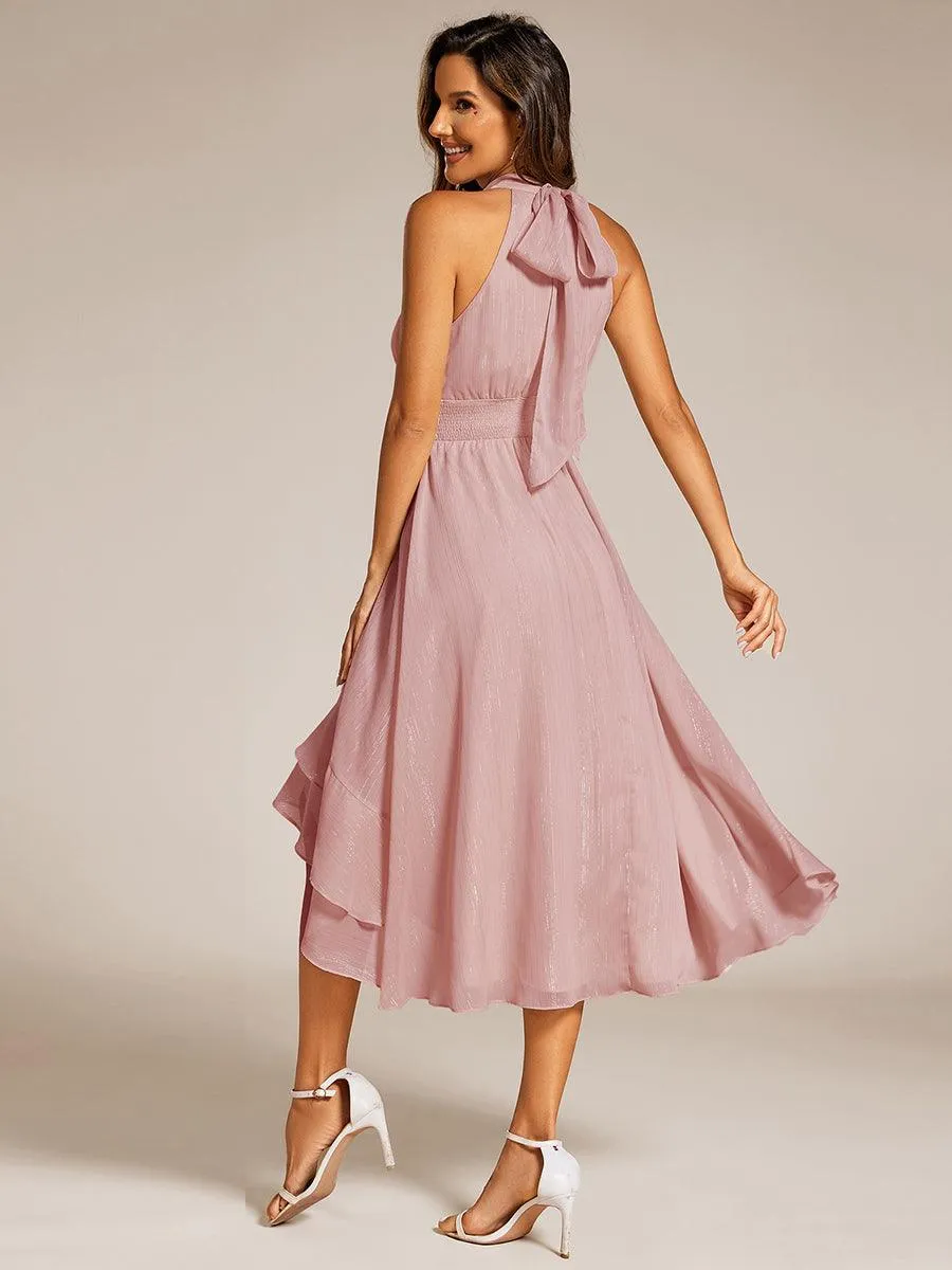 Robe d'invité de mariage plissée à volants haut-bas scintillante à col licou