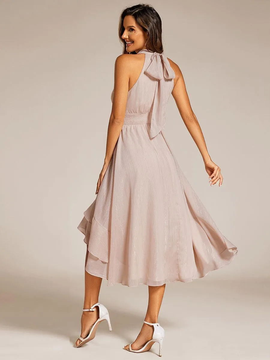 Robe d'invité de mariage plissée à volants haut-bas scintillante à col licou