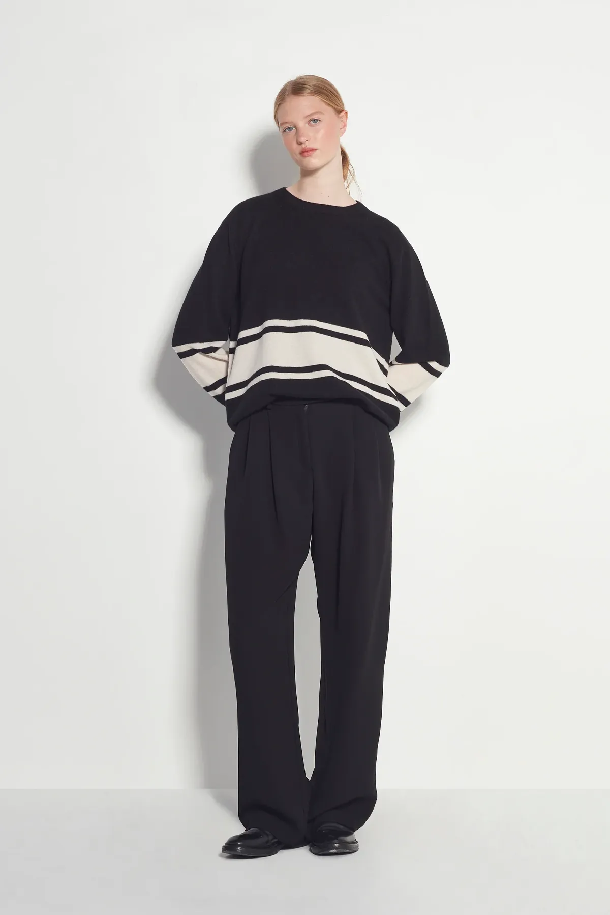 STRIPE CREW SWEATER