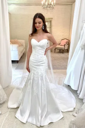 Women Sweetheart Satin Bridal Dress with Lace Bodice