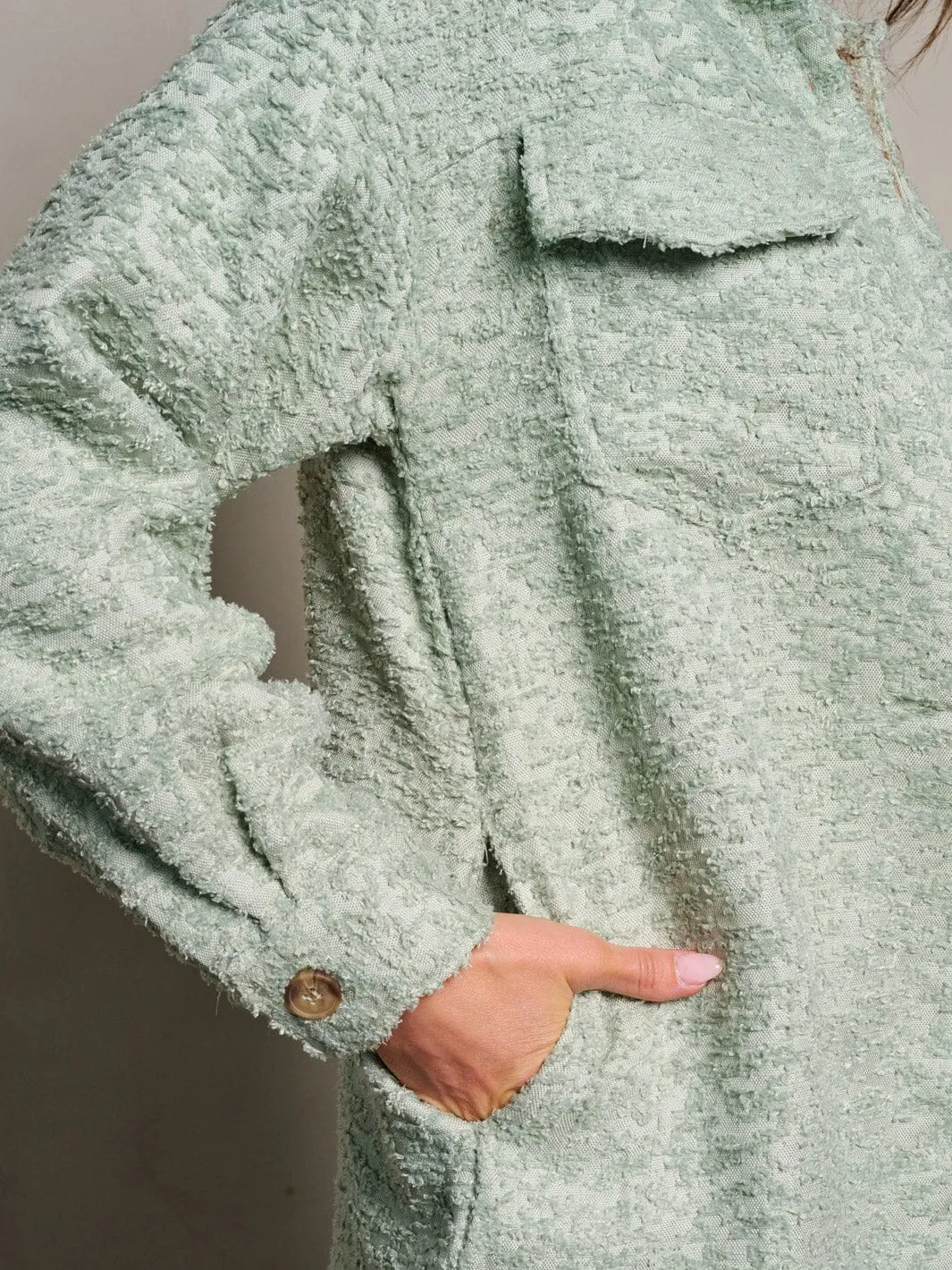 WOMEN'S LONG SLEEVE BUTTON CLOSURE POCKETS FUZZY DETAILED JACKET