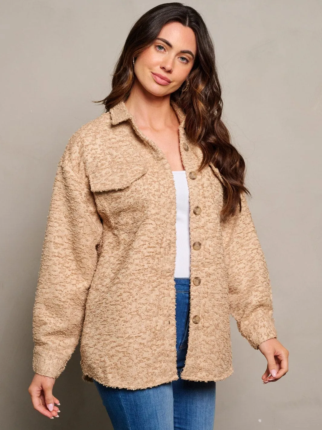 WOMEN'S LONG SLEEVE BUTTON CLOSURE POCKETS FUZZY DETAILED JACKET