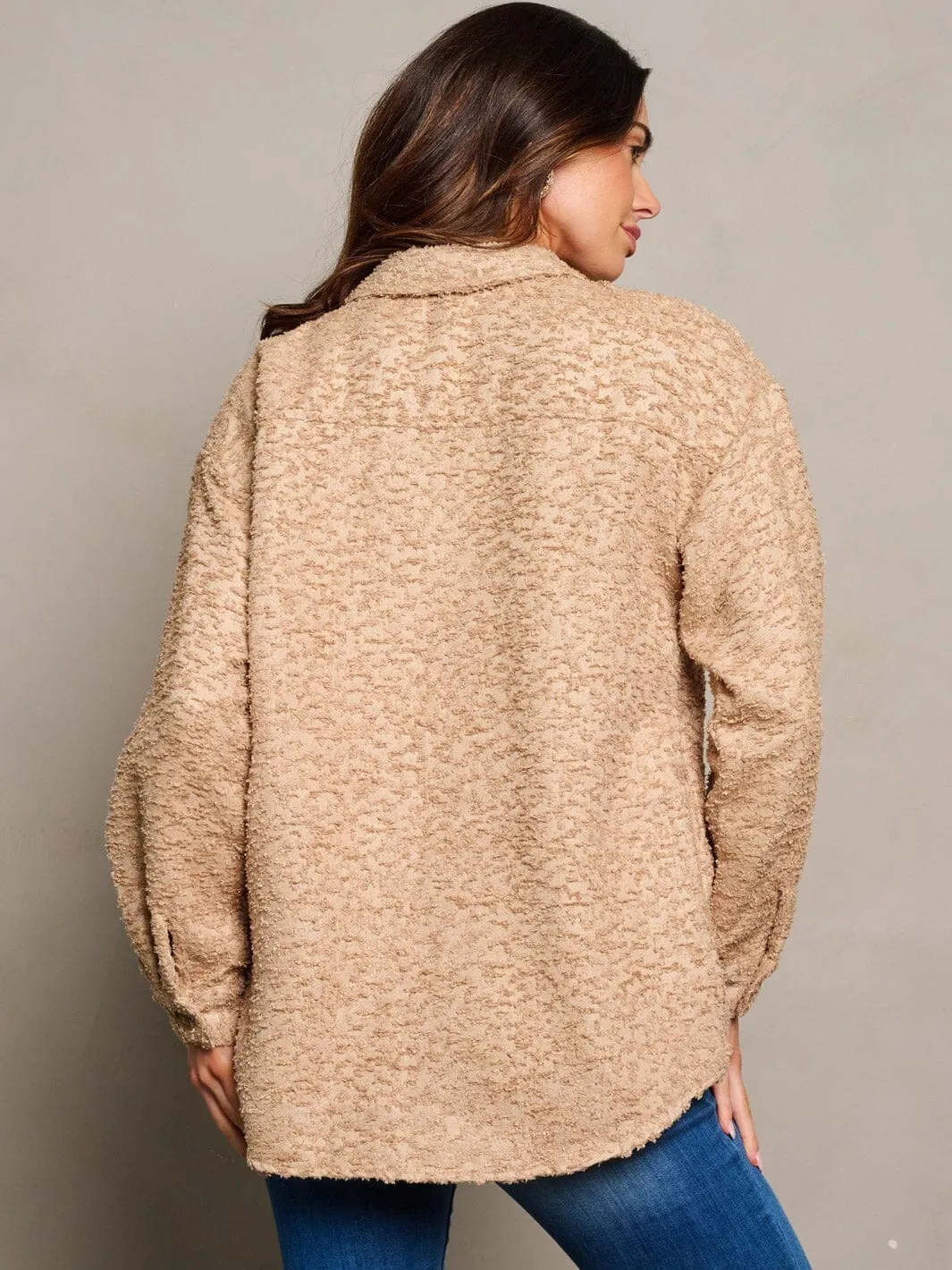 WOMEN'S LONG SLEEVE BUTTON CLOSURE POCKETS FUZZY DETAILED JACKET