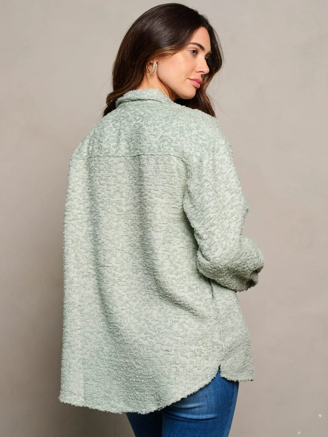 WOMEN'S LONG SLEEVE BUTTON CLOSURE POCKETS FUZZY DETAILED JACKET