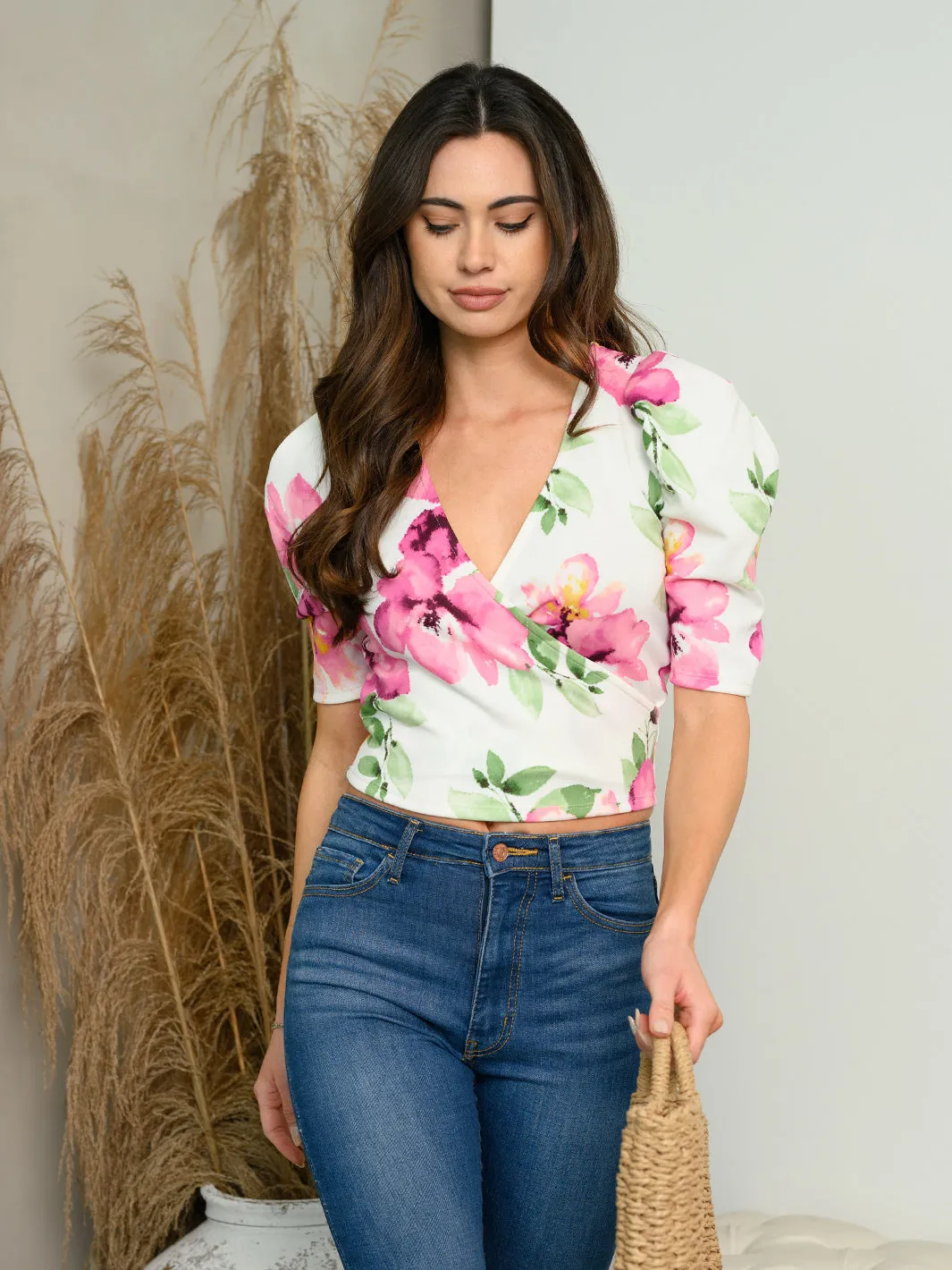 WOMEN'S SHORT PUFF SLEEVE SURPLICE TOP