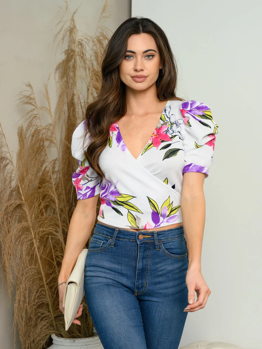 WOMEN'S SHORT PUFF SLEEVE SURPLICE TOP