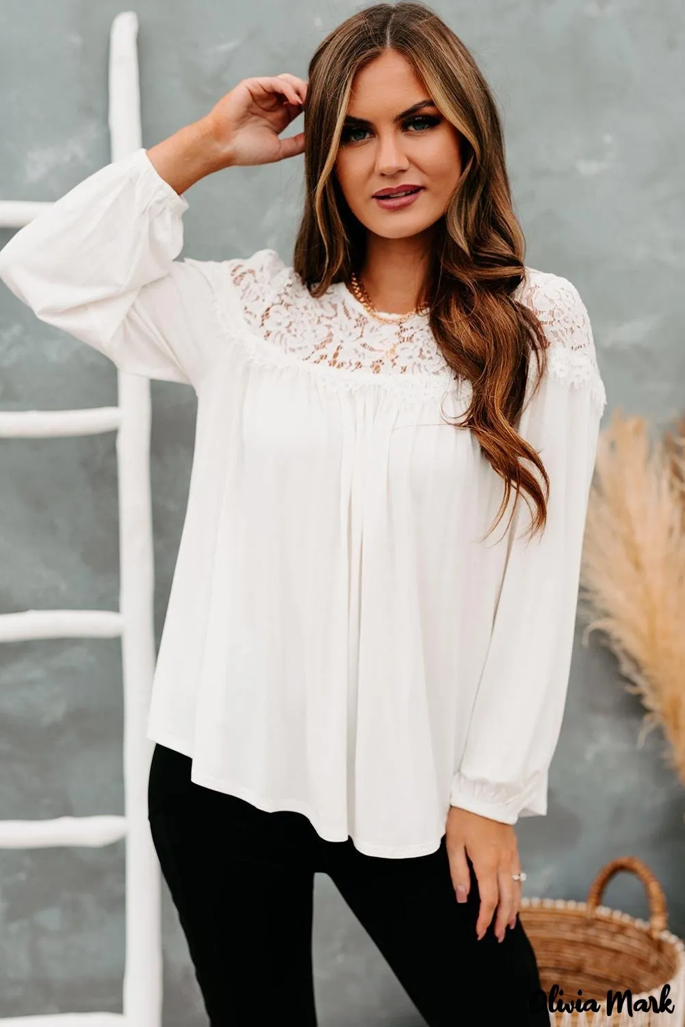 Xieyinshe - White long sleeve top with lace details