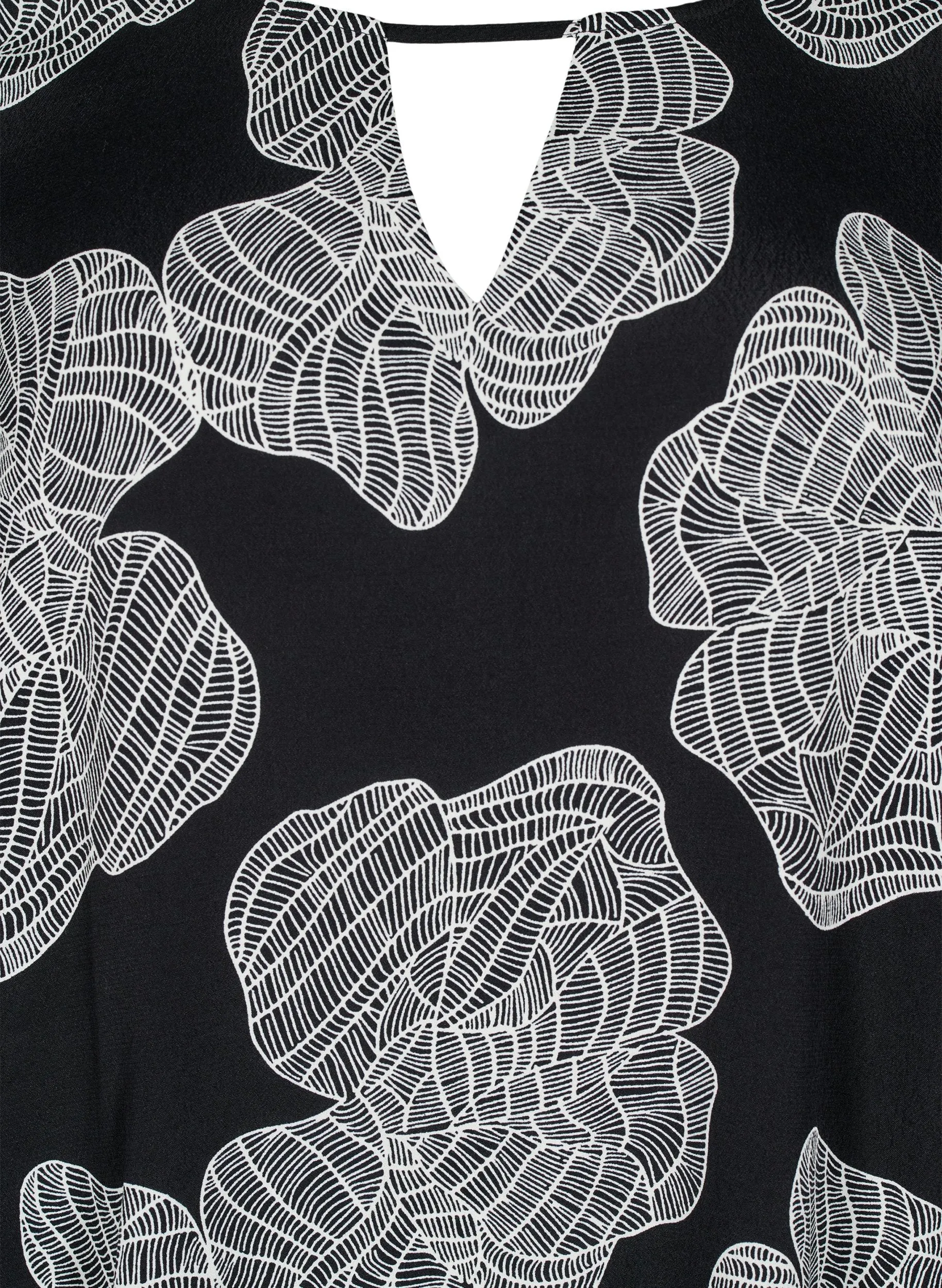 Zizzi Bella Blouse in Black Flowers