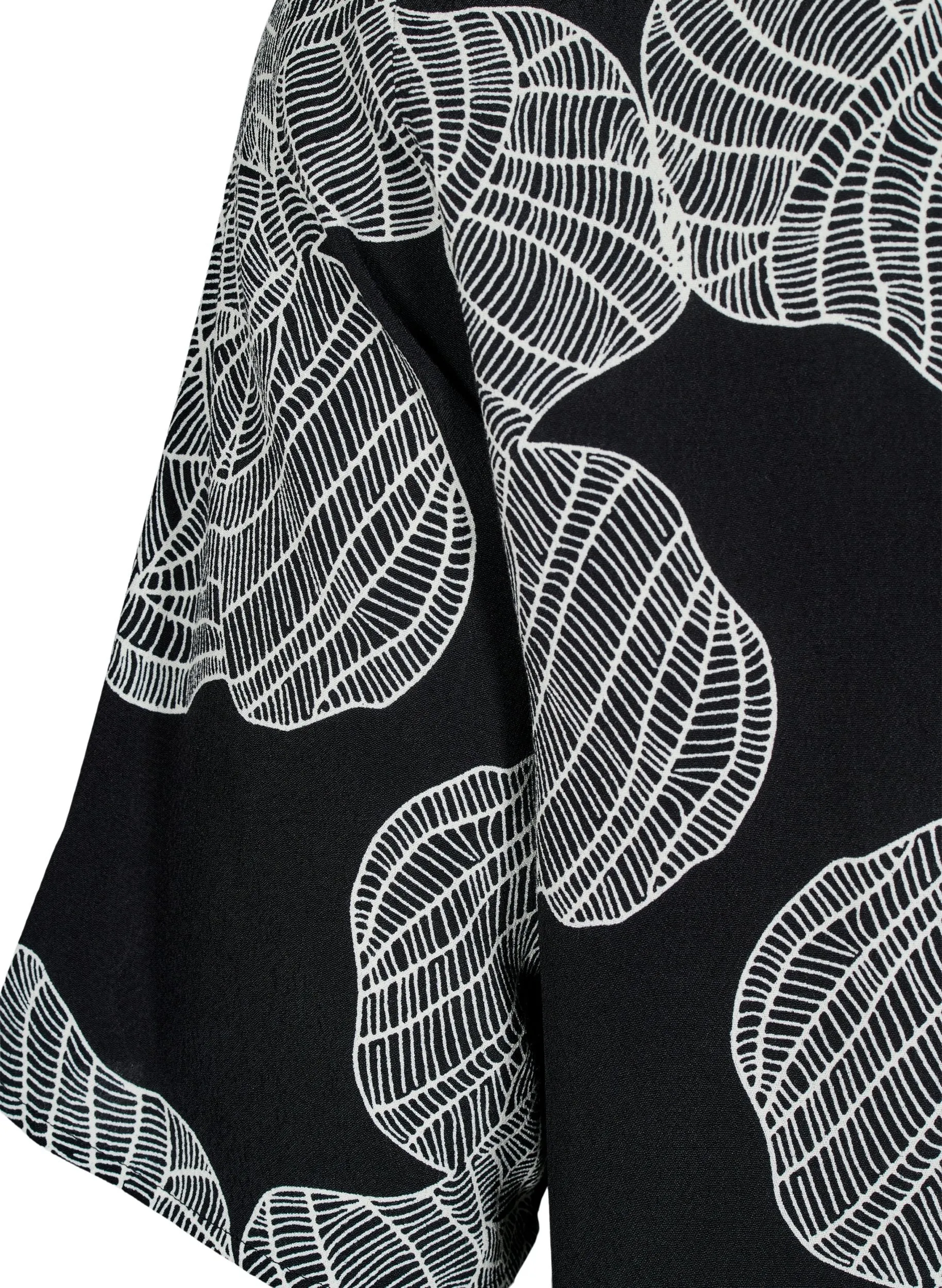 Zizzi Bella Blouse in Black Flowers